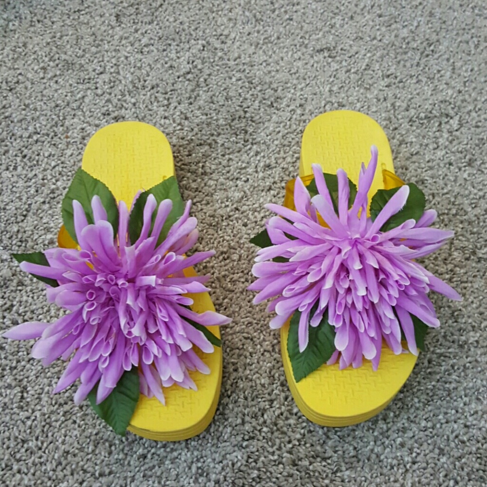 Women flip flops yellow floral detail Size 38